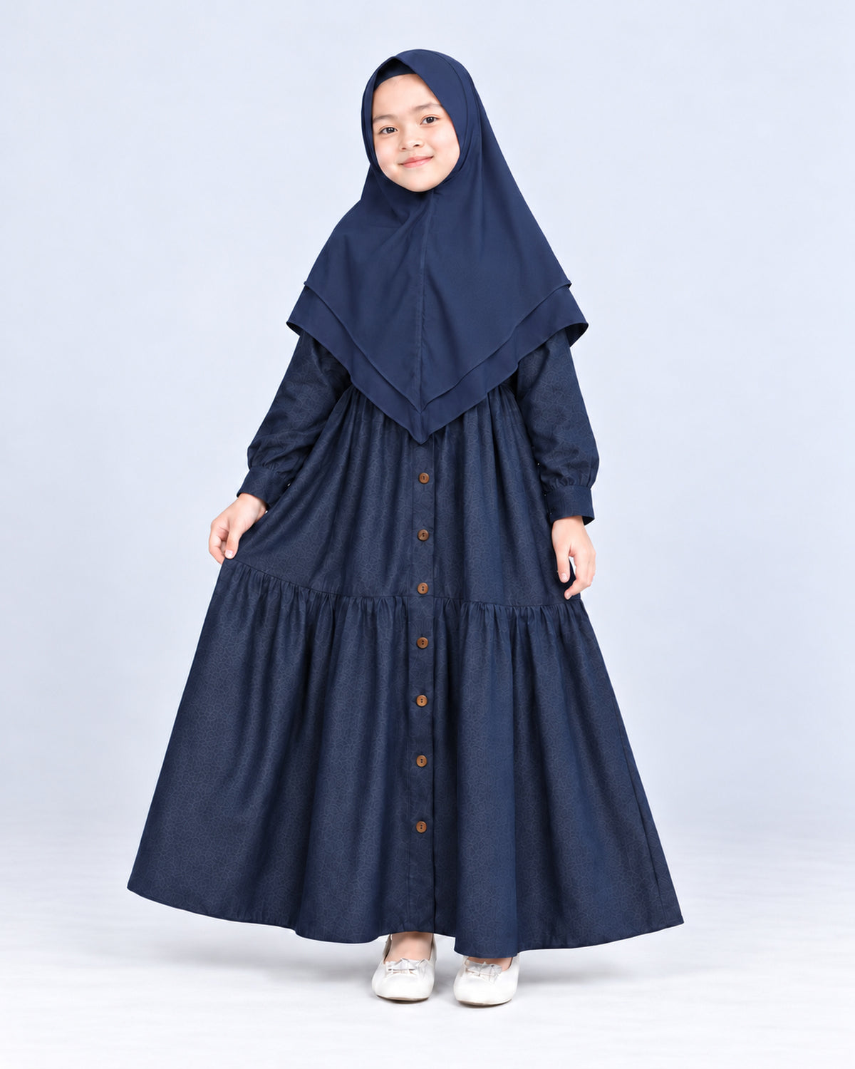 Khimar Wardah Kids Navy gedragen door een meisje - Hijab Heela
