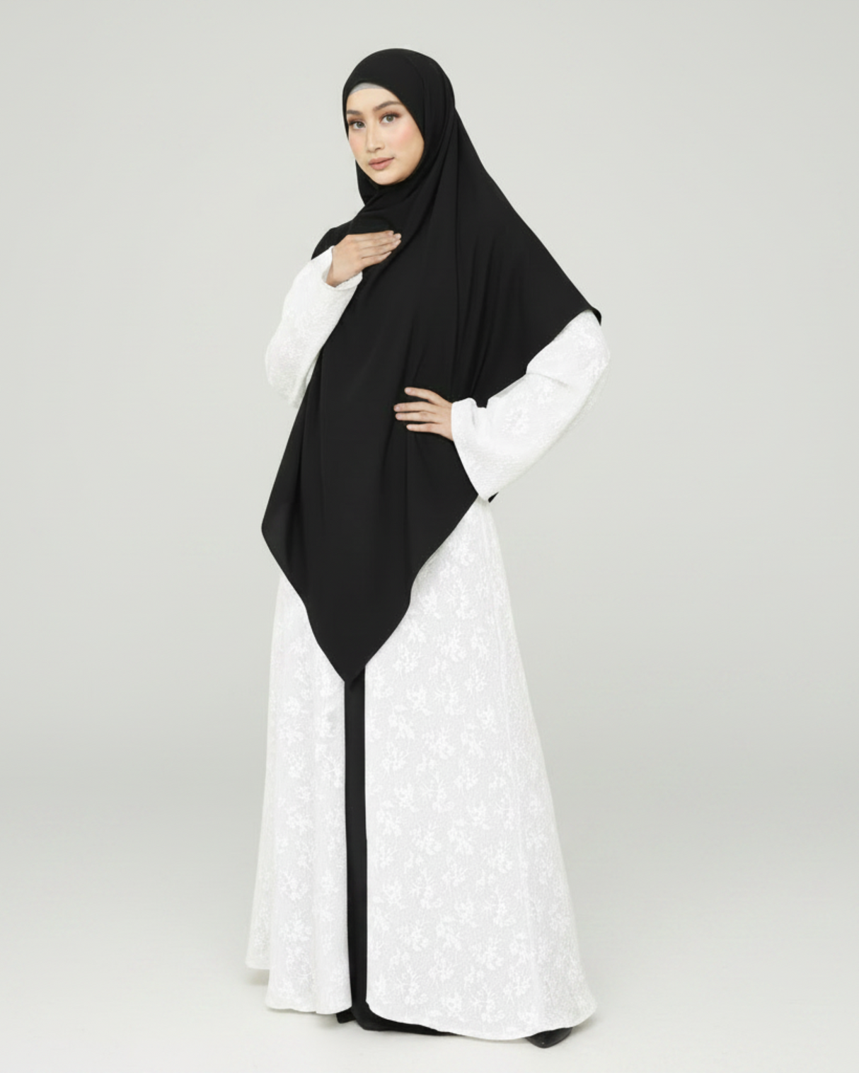 Outer Dames | Mireya