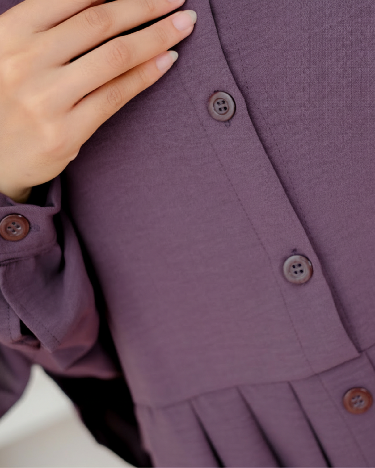 Abaya detail knoppen en plooien