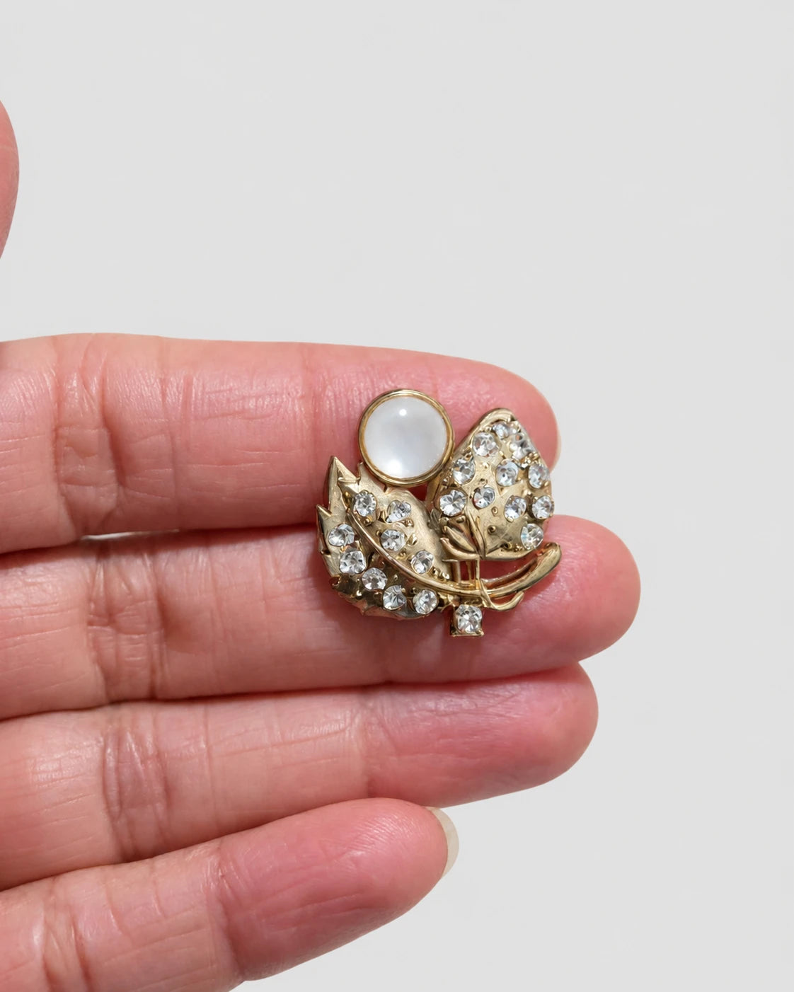Broche Mix Hijab Heela - foto 17 op lichtgrijze achtergrond