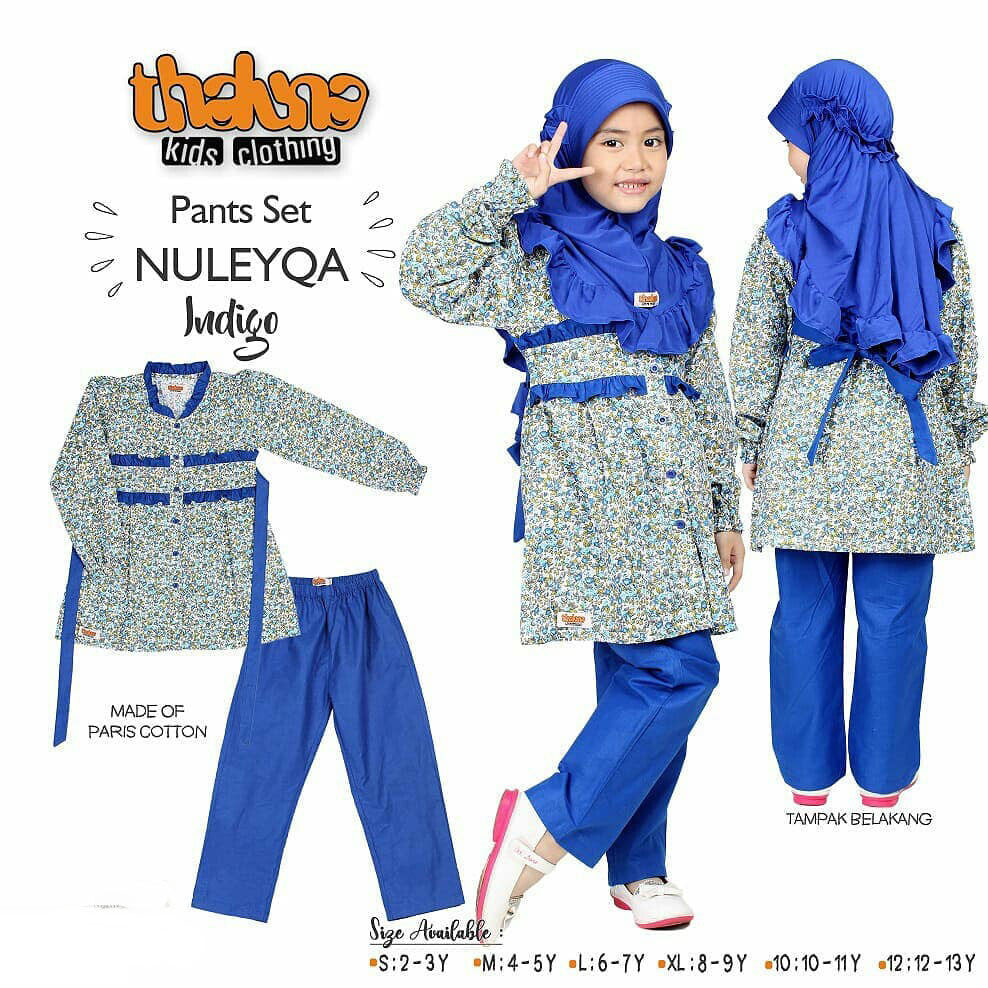 a couple of women standing next to each other