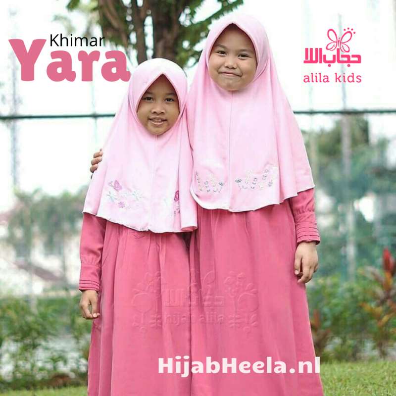 a couple of women standing next to each other