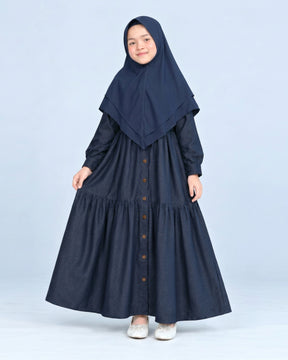 Khimar Wardah Kids Navy gedragen door een meisje - Hijab Heela