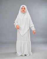Abaya Saskia – white-model – Hijab Heela