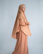 Khimar Dhuha zonder kapje – cream carrot op model; abaya apart verkrijgbaar – Hijab Heela