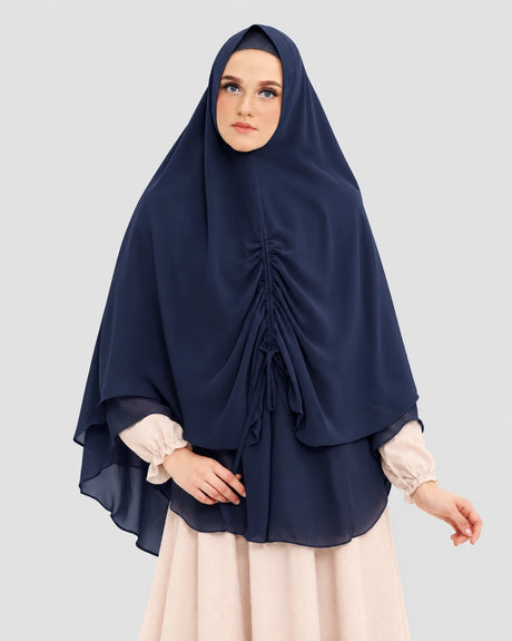Khimar MB18 donkerblauw gecombineerd met Abaya Belva Cream