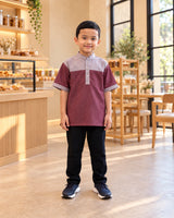 Koko Royal Kids maroon – jongen staand