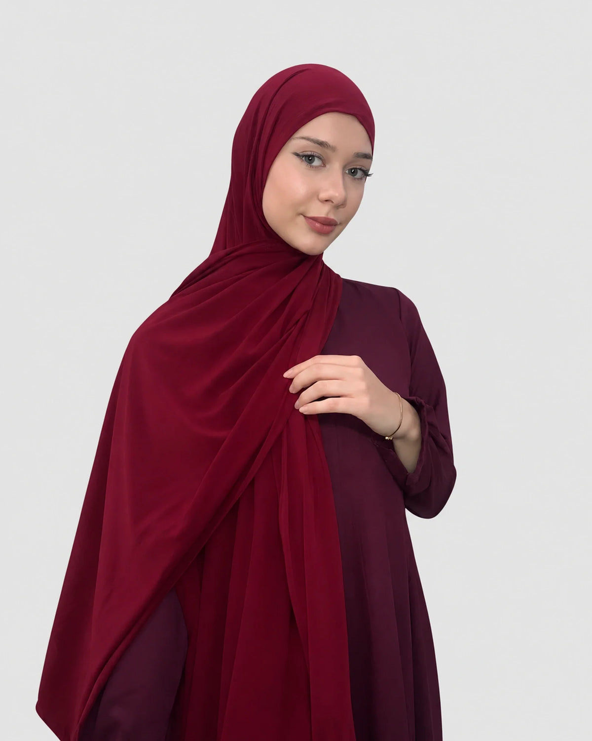 Pasmina Jersey Alika - maroon model depan