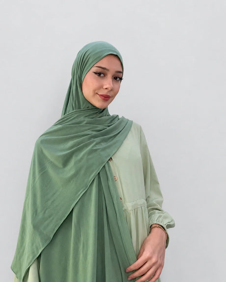 Pasmina Jersey Alika - sage model depan