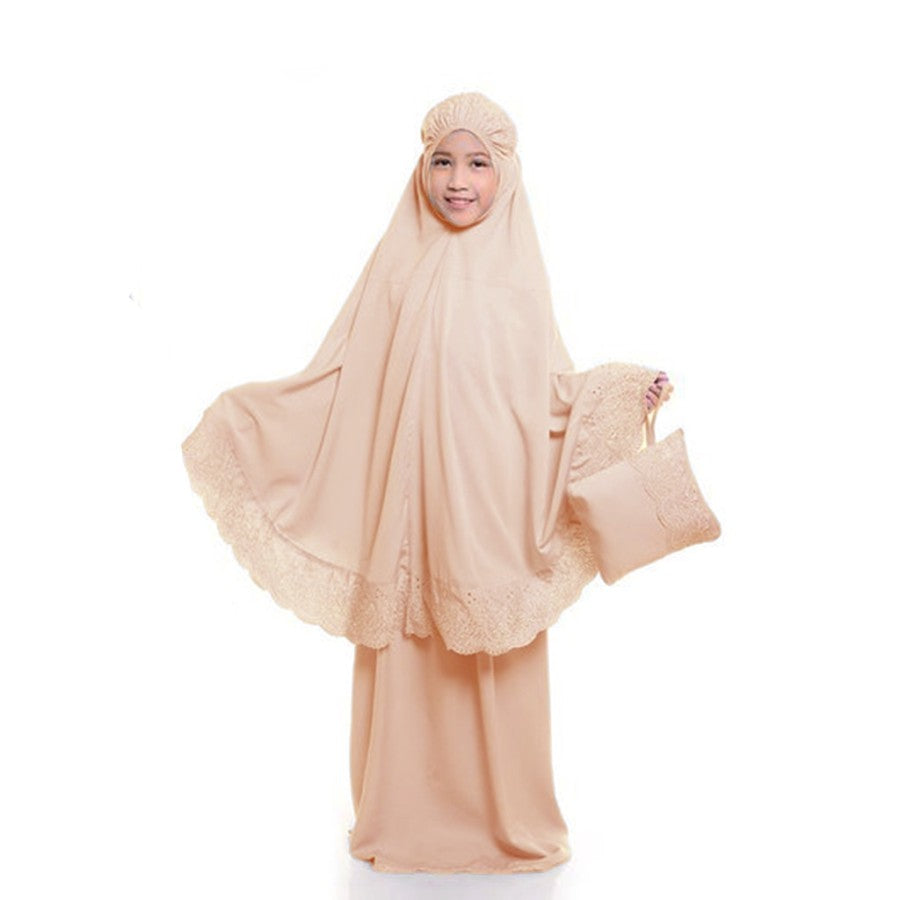 Filles en robe de prière | Khadija